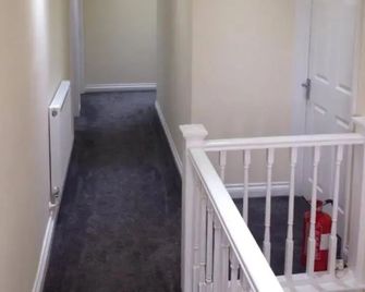 Airport Tavern Accommodation - Nailsea - Flur