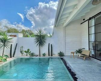 Villa Sonder 1, Stylish 1 BR loft with private pool - North Kuta - Piscine