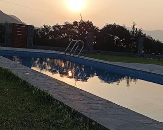 Casa de Campo con Piscina, parrilla y areas verdes, totalmente equipado - Pachacámac - Piscina