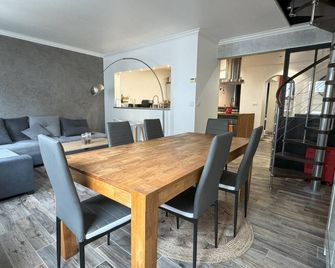 Aux 3 Nuances Suites Privatives & Spa - Calais - Comedor