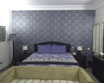 Cosy Vista Guest House - Karachi - Bedroom