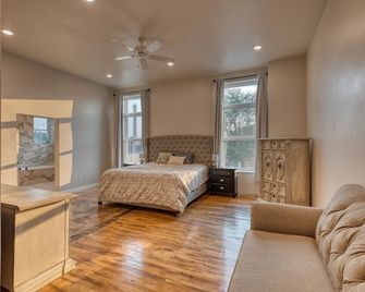 Luxury Penthouse located in the heart of Yankton. - Yankton - Schlafzimmer
