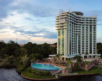 تروبيكال إكزكيوتيف هوتل - ماناوس - مبنى