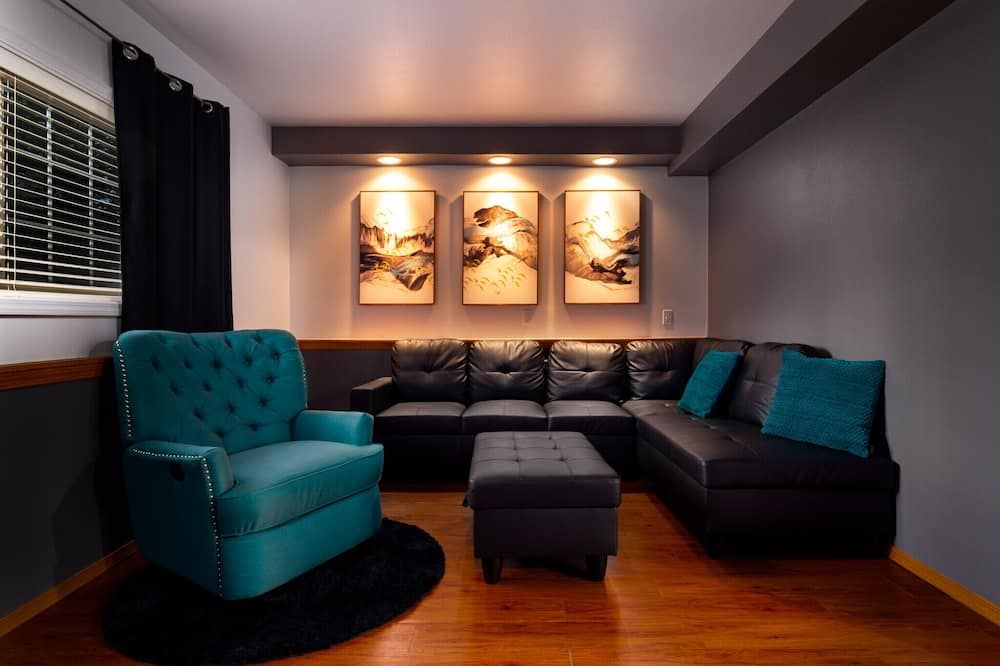 Large family friendly home with 2 kitchens, game room. - Valdez - Lounge