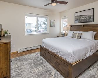 Newly remodeled condo close to Big Sky Resort w/convenient ski locker | Cedar Creek Hideaway - Big Sky - Bedroom