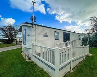 Great 4 Berth Caravan With Wheelchair Access In Suffolk, Ref 68129bs - Lowestoft - Edificio