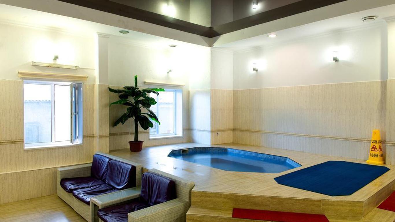 Hotel & Fitness Center Mandarin