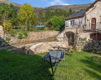 Gîte De Prades - Sainte-Enimie - Gorges-du-Tarn-Causses - Patio