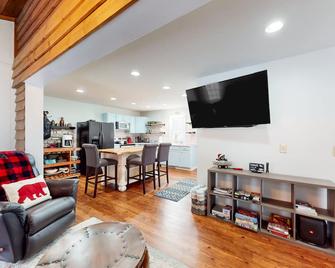 Three Bears Cabin - Blowing Rock - Living room