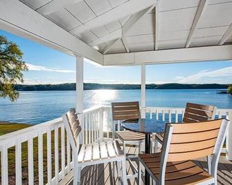 Your Home Away From Home! 2 Convenient Units, Pool, Free Parking - Osage Beach