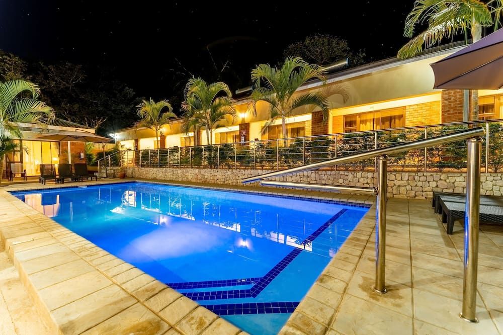 ذا شروب لودج - شلالات فيكتوريا - حوض السباحة