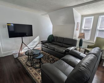 Charming 2-bedroom apartment w/ WiFi, AC in phenomenal Germantown, Philadelphia - Philadelphia - Olohuone
