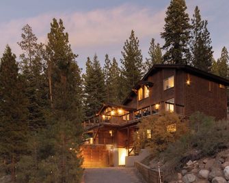 Redwood by Avantstay Secluded Cabin w/ Views & Spa 5mins to Northstar! - Truckee - Будівля