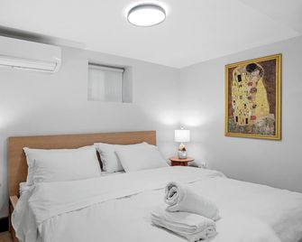 luxury 2 bed 2 bath apt with free parking - Jersey City - Bedroom