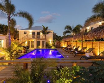 ذا فوريست - Anse-Marcel - حوض السباحة