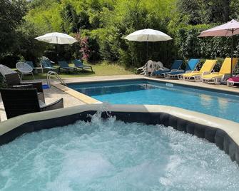 Promo June Gite 2 pers wifi, shaded park, games, heated pool & Spa - Valojoulx - Piscina