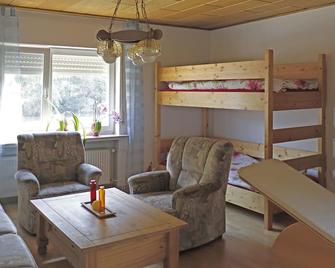 Holiday farm situated next to the Kellerwald-Edersee national park with a sunbathing lawn - Bad Wildungen - Sala de estar