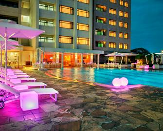 Hilton Colombo Residences - Colombo - Piscina