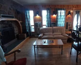 Chalet à Louer à Saint-zénon, Dans Lanaudière, Bord du lac - Saint-Zénon - Living room