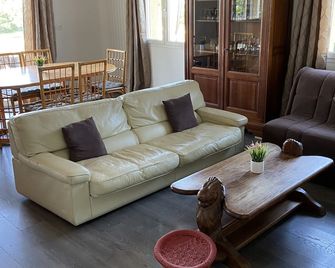 Maison sur les Hauteurs de Saint Cyprien - Castels-et-Bézenac - Sala de estar