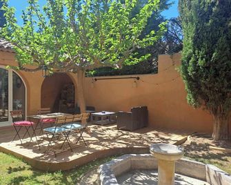 Magnificent villa with swimming pool for rent for 12 people - Cadenet - Patio