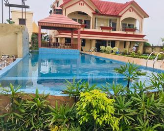 Gharana Resort - Singur - Pool