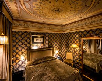 Maison Grecque Hotel Extraordinaire - Patrasso - Camera da letto