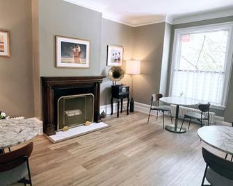 ذا سينشري هاوس بد آند بريكفاست أوتاوا - أوتاوا - غرفة معيشة