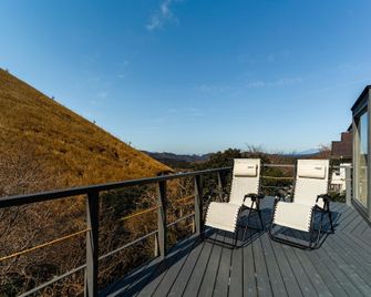 Coco Villa Omuroyama (With Private Sauna) - Itō - Balkon