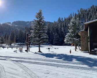 Family Condo, Walk To Ski Area, Private Fishing Pond And Playground - Red River - Servicio de la propiedad