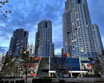 36th floor Sky city app Free parking - Skopje - Building