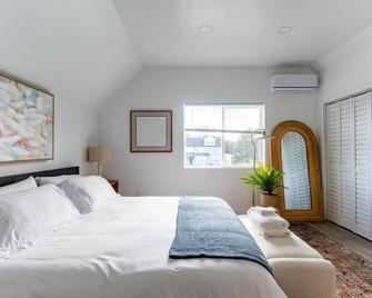 Cozy home in downtown Dearborn - Dearborn - Bedroom