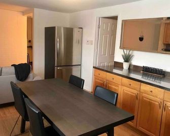 2-bedroom condo 15 min Montreal downtown - Longueuil - Kitchen