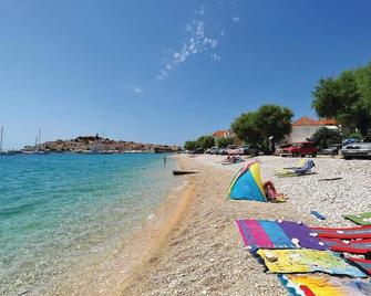 One-Bedroom Apartment In Primosten - Primosten - Plaża