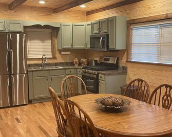 Fully remodeled cabin minutes from Walls of Jericho, Circle E, The Glass House - Scottsboro - Kuchyň