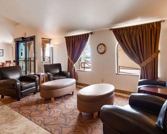 Best Western West Hills Inn - Chadron - Living room