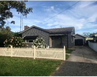 Parker st - Cootamundra