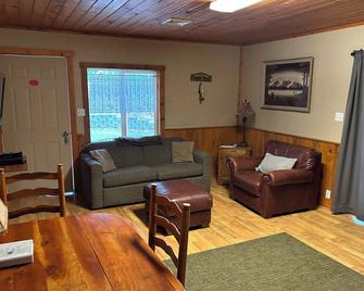 Deschutes River Fly Shop & Camp, River View Cabin Rental - Madras - Sala de estar