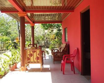 Hospedaje Yaquelin - Cambutal - Patio