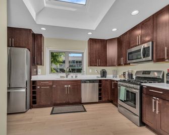 Beachhouse Nature Retreat with Firepit and Game Room - Pleasant Prairie - Kuchyň