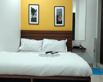 Shahana Guest House - Mumbai - Bedroom