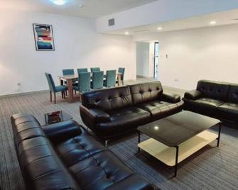 Havana Holiday Homes in Al Garhoud - Dubai - Living room