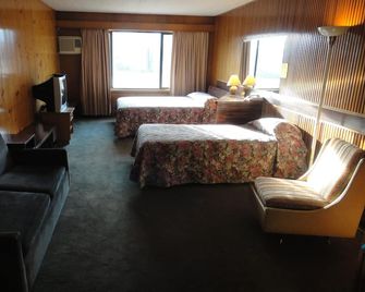 Airport Inn Motel And Rv Park - Quesnel - Bedroom