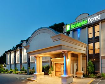 Holiday Inn Express Southington By IHG - Southington - Building