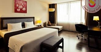 Sunee Grand Hotel and Convention Center - Ubon Ratchathani - Κρεβατοκάμαρα