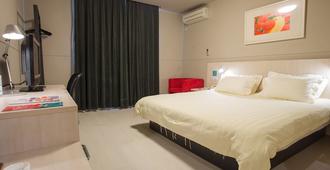 Goldmet Inn Datong Nanhuan Road Mingtang Park - Datong - Bedroom
