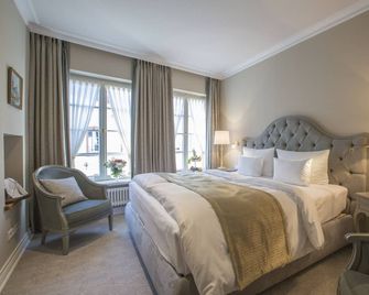 Romantik Hotel Zur Glocke - Treviri - Camera da letto
