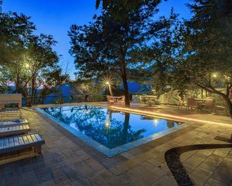 Two Chimneys, Gethia, Nainital - Nainital - Piscina