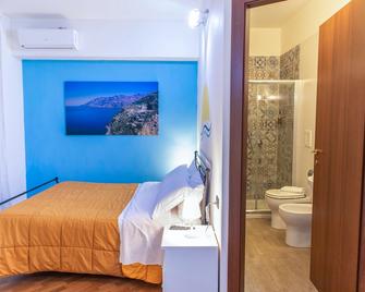 B&B Amalfi Coast Salerno - Salerno - Bedroom