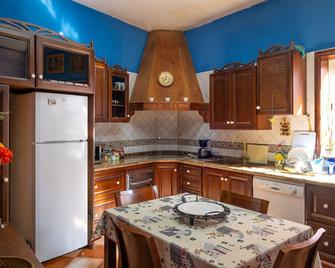 Casa Jurado - El Paso - Kitchen
